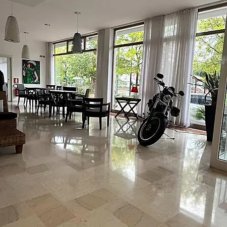 Venice Con Colonnine Elettriche Szálloda 3*